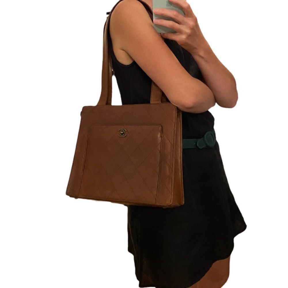 Chanel Vintage brown tote bag . - Picture 3 of 17